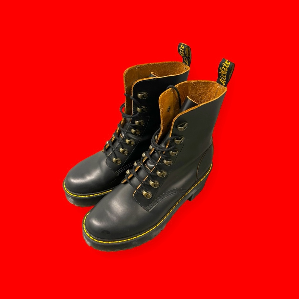 Doc Martens Leona 7 Hook Boot women’s 9 NEW